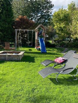 ZU VERKAUFEN: Einmaliges Zweifamilienhaus auf einem großen Grundstück mit 2 Garagen und Unterkellerung und vielen Besonderheiten - Bad Sassendorf