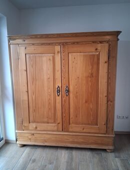 antiker Kleiderschrank aus ca. 1900, Weichholzschrank, aufgearbeitet in 1980 - Gießen