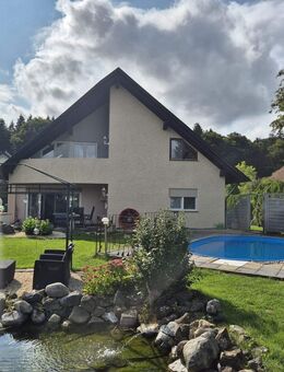Ihre neue Wellnessoase mit Stil. Imposante Villa mit zwei Wohneinheiten und separatem Gästebereich. - Waldburg