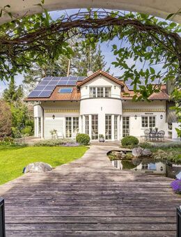 Familiendomizil im eleganten Villenstil mit charmantem, großen Südgarten und PV-Anlage - Vaterstetten