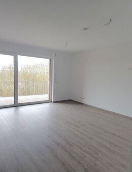 exklusive 2-Zimmer-Wohnung mit Balkon für Selbstnutzer oder Kapitalanleger - Naumburg (Saale)