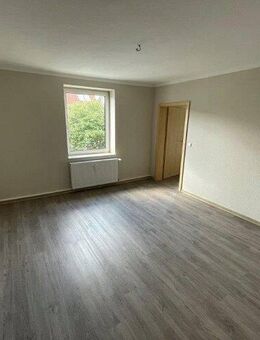 Frisch sanierte Erdgeschoss-Wohnung im Grünen - Oschersleben (Bode)