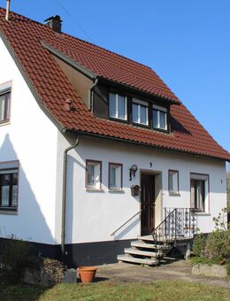 Einfamilienhaus mit schönem Garten in Mössingen, ebenes Grundstück in ruhiger zentrumsnaher Lage mit großer Garage - Mössingen