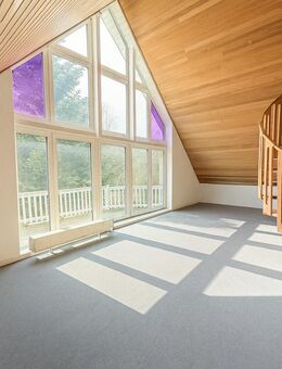 RESERVIERT! SPO-Dachgeschossrarität: XXL-Wohnung mit Studio, Galerie & Dachterrasse - Sankt Peter-Ording
