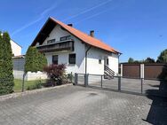 Gepflegtes Einfamilienhaus, Souterrain wohnraumartig ausgebaut, Dachgeschoss zum Ausbau vorbereitet, zentral gelegen! - Berngau