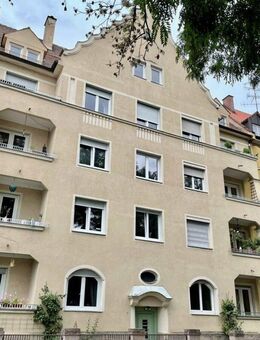 Kernsanierte 94m² - 2,5 ZKB-Altbauwohnung mit EBK und Balkon in guter Innenstadtlage - Augsburg