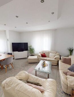 Großzügige 3-Zimmer-Wohnung mit Südbalkon - stilvoll wohnen in Altbauvilla in Weilheim/Teck - Weilheim (Teck)