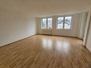 Schön geschnittene 3 Zimmer Wohnung, Balkon, Einbauküche mit E-Geräten, Tiefgaragenstellplatz - Schönebeck (Elbe)