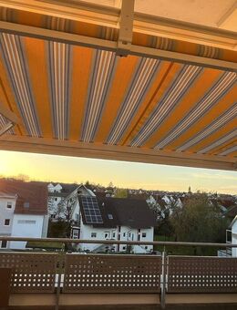 Traumhafte DG-Maisonettewohnung mit Balkon, Aufzug, Einzelgarage und Aussicht! - Aspach