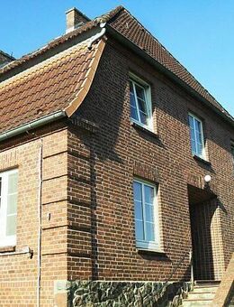 Großzügige, helle Wohnung im Obergeschoss eines altehrwürdigen Hauses - Krempdorf