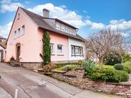 Großzügiges Einfamilienhaus mit schönem Garten und Garage in attraktiver Lage von Bullay - Bullay