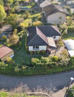 Renovierungsbedürftiger Bungalow auf Keller in Grenzach-Wyhlen - Grenzach-Wyhlen
