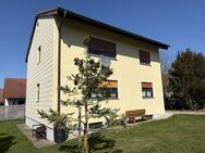 Gepflegtes Zweifamilienhaus mit 3 Garagen - Leutershausen
