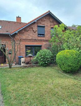Familienfreundliches Mittelreihenhaus mit großem Garten und zwei Garagen von privat - Geesthacht