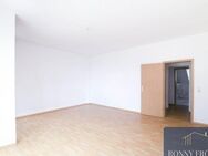 große 2-Raum Dachgeschosswohnung mit XL-Wohnzimmer, großer Küche und Ankleidezimmer am Schlafzimmer - Hohenstein-Ernstthal
