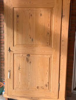 Schrank aus Holz - Fulda