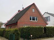 Dachgeschoss-Maisonette in Zweifamilienhaus mit Garage und Gartenfläche - Hamburg