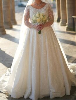 Einzigartiges Brautkleid mit 2,5m Schleppe - Pforzheim