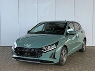 Hyundai i20, 1.0 T-GDI FL 100 7DCT Family m Sitz & Lenkr Heiz ALU16, Jahr 2024 - Achern