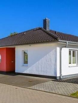 Ganderkesee-Hoykenkamp: Exklusiver, seniorengerechter Bungalow mit Carport! *KÄUFERPROVISIONSFREI* - Ganderkesee