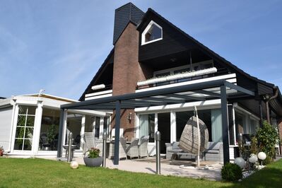 Moderne Eleganz-Stilvolles Zweifamilienhaus in ruhiger Wohngegend