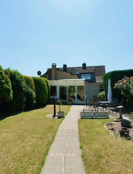 Familienfreundlich wohnen auf großem Grundstück in Reuschenberg - Neuss