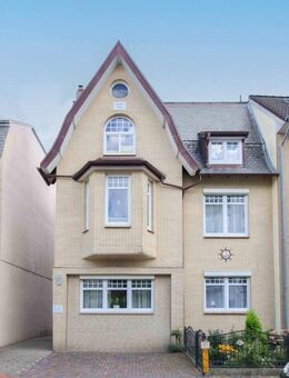 Kapitalanlage! Ein Haus mit Geschichte 3 Altbauwohnungen + 4 Garagen - Cuxhaven