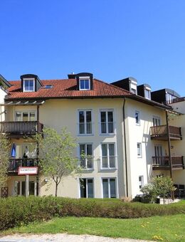 3 Zi. - Dachgeschosswohnung mit sonniger, ruhiger Dachterasse u. Aufzug ! Stadtrand Traunstein - Traunstein