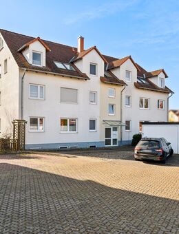 Sofort einziehen - Helle 3-Zimmer-Wohnung mit 2 Garagen und Süd-Balkon in Lengede, Broistedt - Lengede