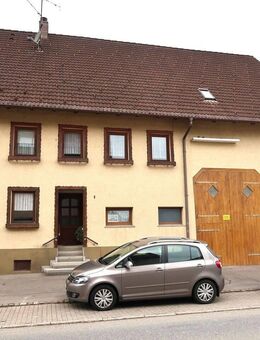 Einfamilienhaus mit Ökonomiegebäuden (Scheuer und zwei Ställe) - Fluorn-Winzeln