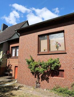 Einfamilienhaus mit Einliegerwohnung auf großem Grundstück in Gifhorn Süd - Gifhorn