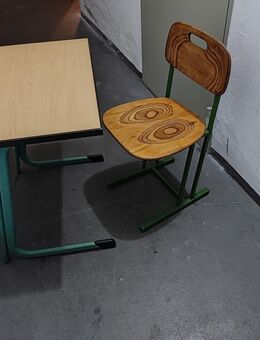 Knaller !! Kombination Original-Schulbank aus den 90ern sowie ein uralter DDR-Schul-Stuhl - Ostalgie pur !!! / Tolle Vintage ! - Magdeburg