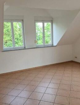 2-Zimmer DG-Wohnung mit Einbauküche, Studio, Balkon in Unterhaindlfing - Wolfersdorf