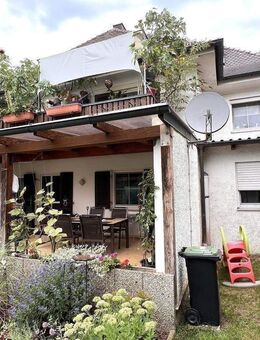 ZUHAUSE ANKOMMEN: DREIFAMILIENHAUS MIT HALLE UND WEITEREM (BAU) GRUNDSTÜCK - Oberhausen (Landkreis Neuburg-Schrobenhausen)