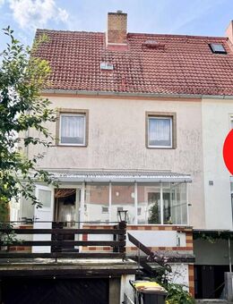 HORN IMMOBILIEN ++ Neubrandenburg Vogelviertel, Haus mit Grundstück, Terrasse und 3 Garagen - Neubrandenburg