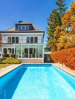 Großzügiges Familiendomizil mit Spa-Bereich, Traumgarten und Pool in Villenlage - Gräfelfing