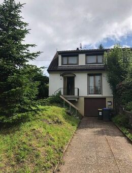 Wannemacher Immobilien **** Einseitig angebautes Wohnhaus in ruhiger schöner Lage von Merchweiler **** - Merchweiler
