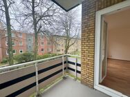 Bezugsfrei! Frisch renovierte 2,5 Zimmer Wohnung mit Balkon & Einbauküche in zentraler Lage! - Hamburg