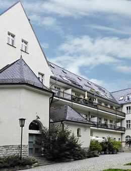 Wohnen mit Stil und Geschichte - Großzügige 3-Zimmer-DG-Wohnung im Baudenkmal von Berlin-Biesdorf - Berlin