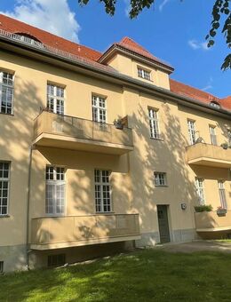 Frei werdend! Schöne 2,5-ZKB-Wohnung mit Balkon und Pkw-Stellplatz - Berlin