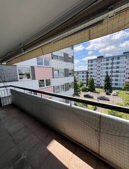 3 Zimmerwohnung - Sackgasse - Loggia- Aufzug - Stellplatz - Köln