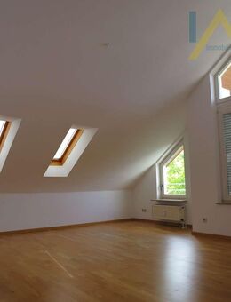 Wunderschöne 2-Zimmer-Dachgeschosswohnung mit Balkon in ruhiger Sackgassenlage - Gerlingen