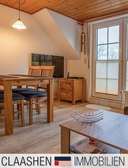 Gepflegte Dachgeschosswohnung mit vielseitigem Spitzboden - Norden