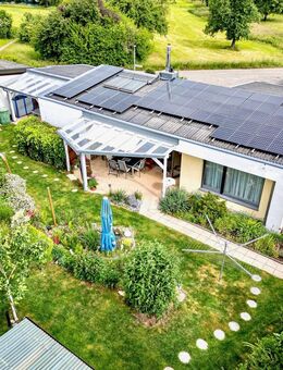 In bester Feldrandlage - Einfamilien-Bungalow mit herrlichem Garten - Asperg
