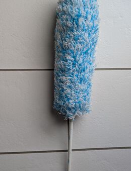 Staubwedel Blau/Weiß Gesamtlänge ca. 60 cm (Stiel ca. 26 cm mit Öse) - Hamburg Wandsbek