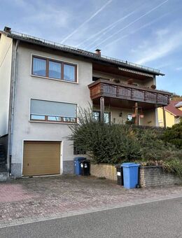 Zwei- bis Dreifamilienhaus mit Garten und Garage - Lambsborn