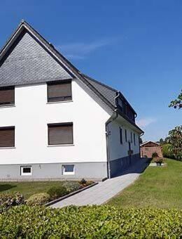 Sehr schön und großzügig geschnittene 4-Zimmerwohnung mit eigenem Gartenanteil und Garag - Osterholz-Scharmbeck