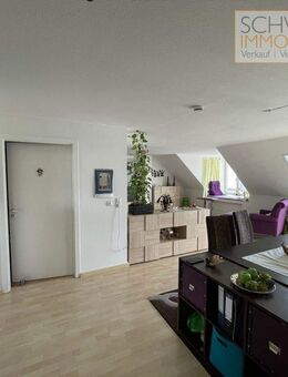 Dachgeschosswohnung in Potsdam West, 2 Zimmer, Küche, Bad, Kellerraum und PKW-Stellplatz - Potsdam