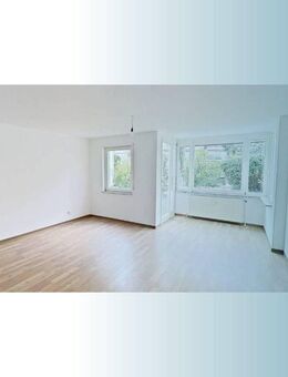 Freundliche 2-Zimmer-Wohnung mit EBK und Balkon - Stuttgart