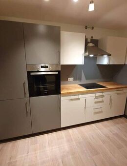 Moderne 2-Zimmer-Dachgeschosswohnung mit Einbauküche und Balkon - zentral gelegen in Gunzenhausen - Gunzenhausen